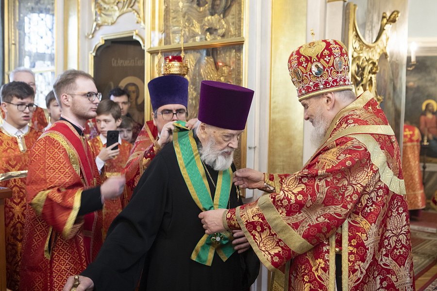 Архиерейское богослужение в Николо-Архангельском храме Балашихи